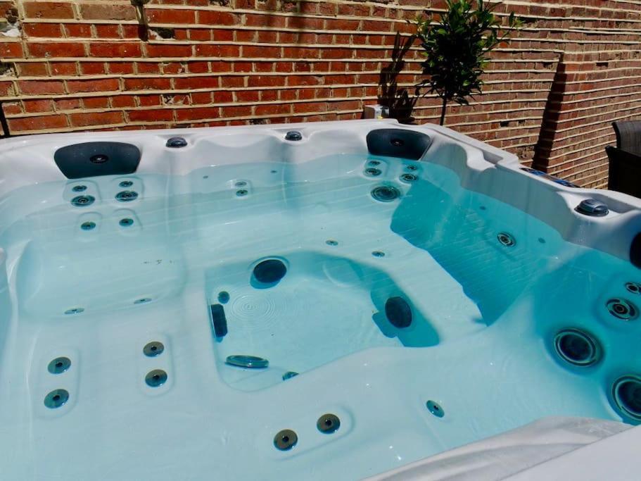 Villa Huge Luxury 8 Bed Manor House Hot Tub Pool Table Saffron Walden Exterior foto