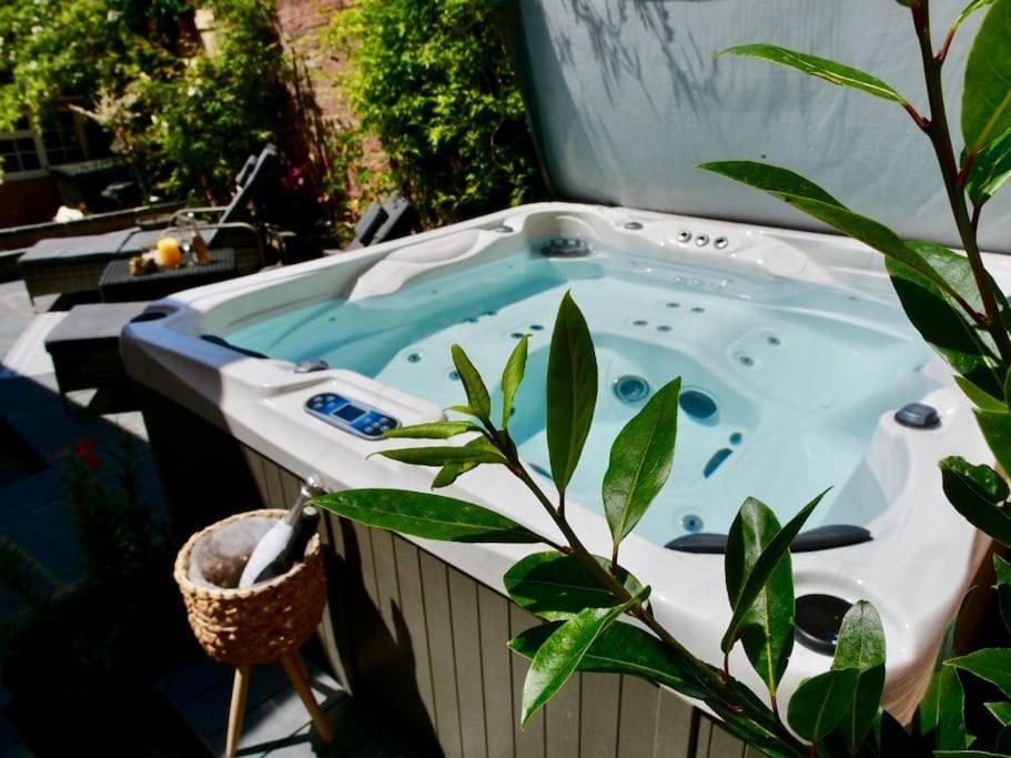 Villa Huge Luxury 8 Bed Manor House Hot Tub Pool Table Saffron Walden Exterior foto