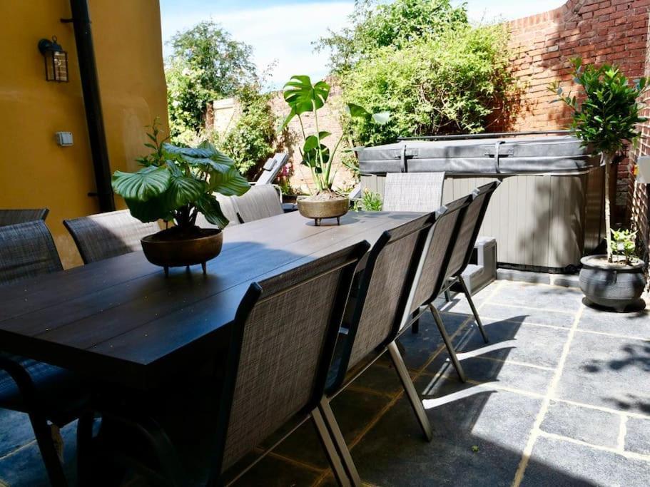 Villa Huge Luxury 8 Bed Manor House Hot Tub Pool Table Saffron Walden Exterior foto