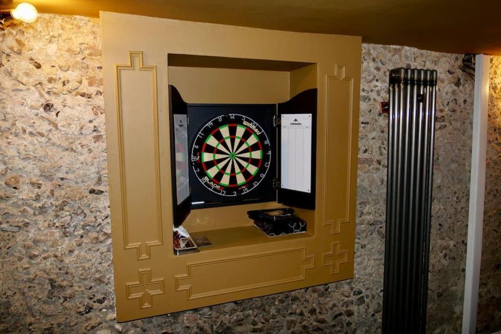 Villa Huge Luxury 8 Bed Manor House Hot Tub Pool Table Saffron Walden Exterior foto