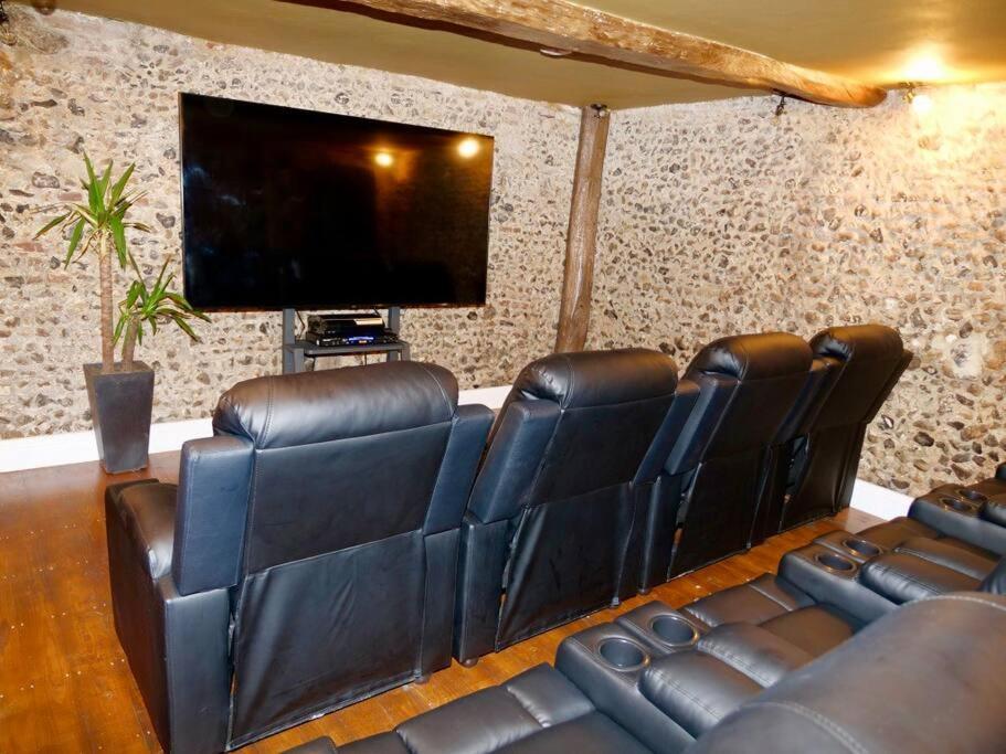 Villa Huge Luxury 8 Bed Manor House Hot Tub Pool Table Saffron Walden Exterior foto