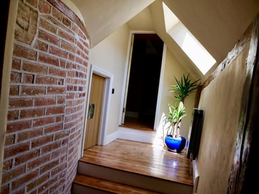 Villa Huge Luxury 8 Bed Manor House Hot Tub Pool Table Saffron Walden Exterior foto